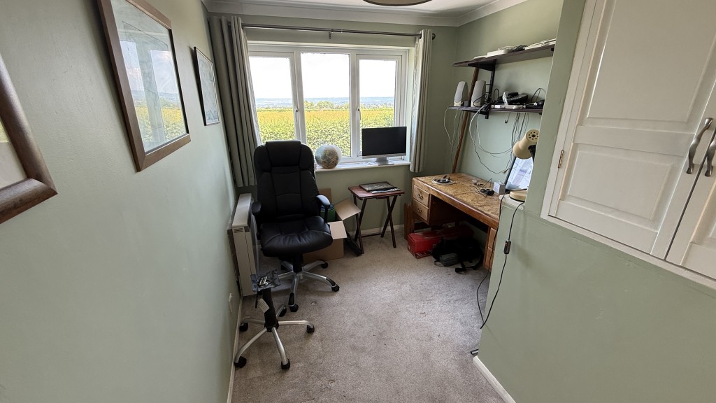 Lot: 104 - FIRST FLOOR TWO-BEDROOM MAISONETTE WITH BALCONY GARDEN AND PARKING - Internal image of bedroom 2 or study